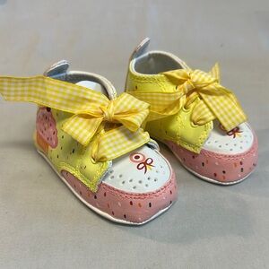 Le Tootsies - NWOT - Yellow and Pink Baby Walker Shoes with Bow